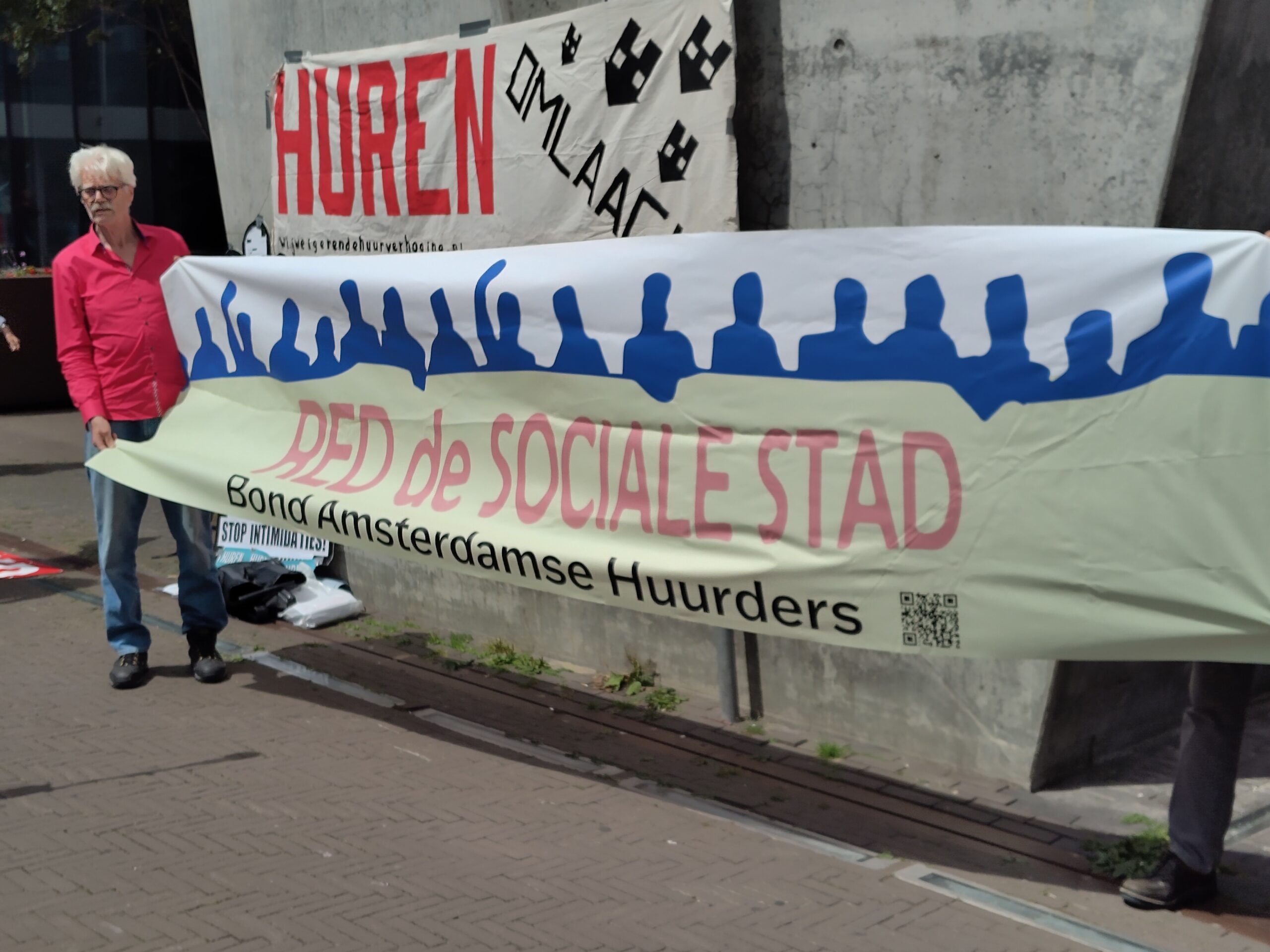 Aanwezig bij een landelijke actie voor huurverlaging bij AEDES.