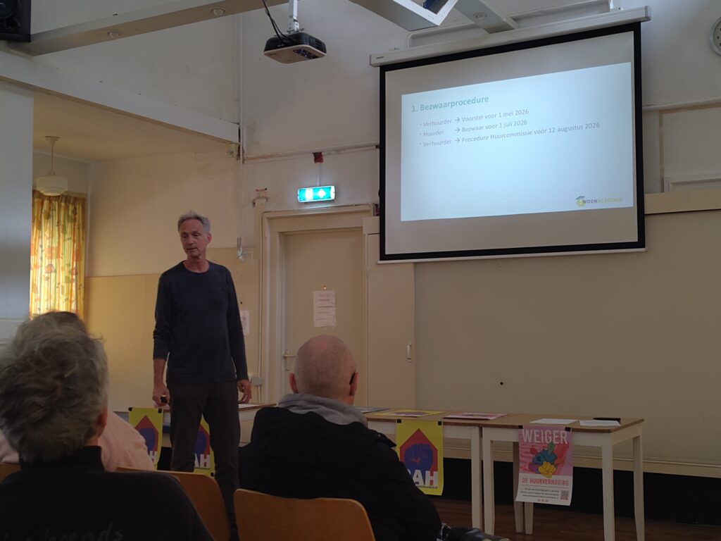 Guust Augustijn tijdens de voorlichting over de huurverhoging 2026